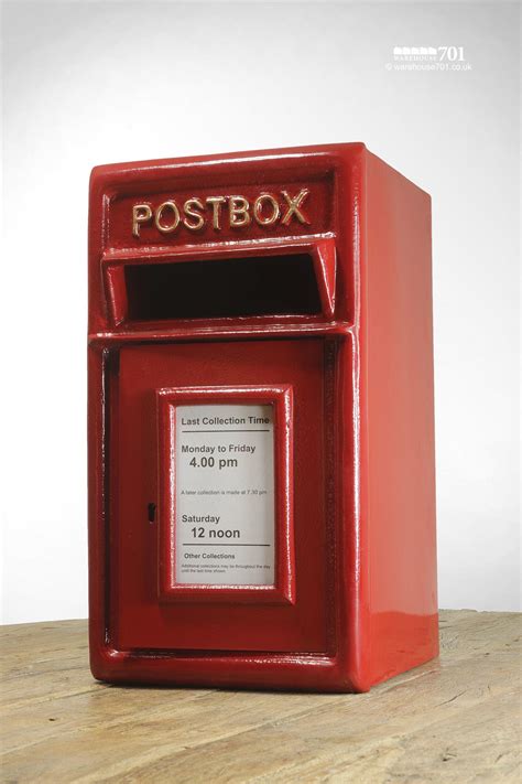 red metal post box|why are postboxes red.